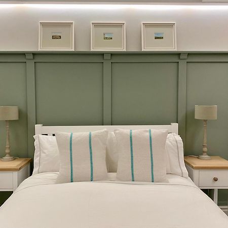 Victoria Bar Walls By Chateau Anna, Central York - Free Parking Bagian luar foto