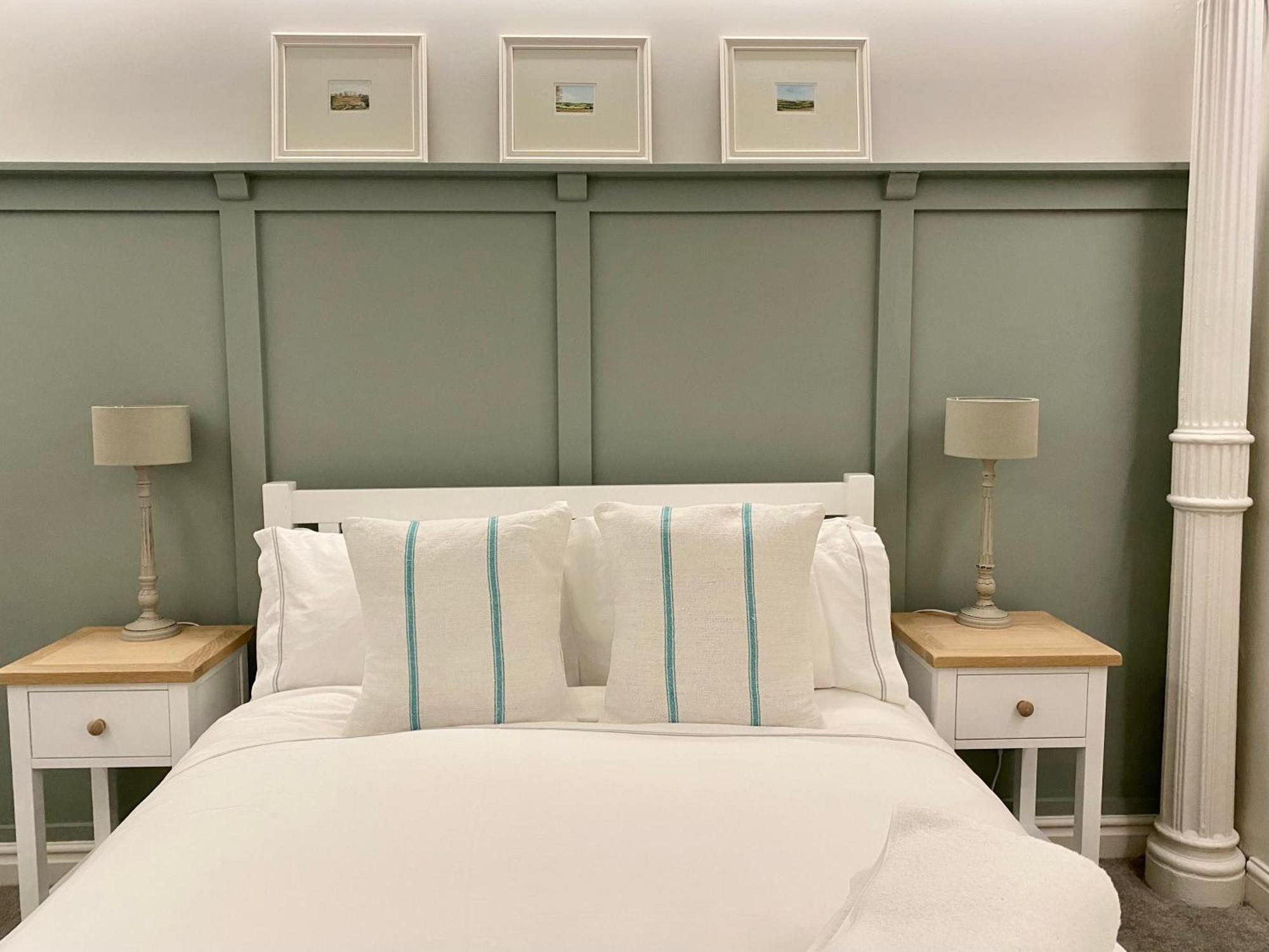 Victoria Bar Walls By Chateau Anna, Central York - Free Parking Bagian luar foto